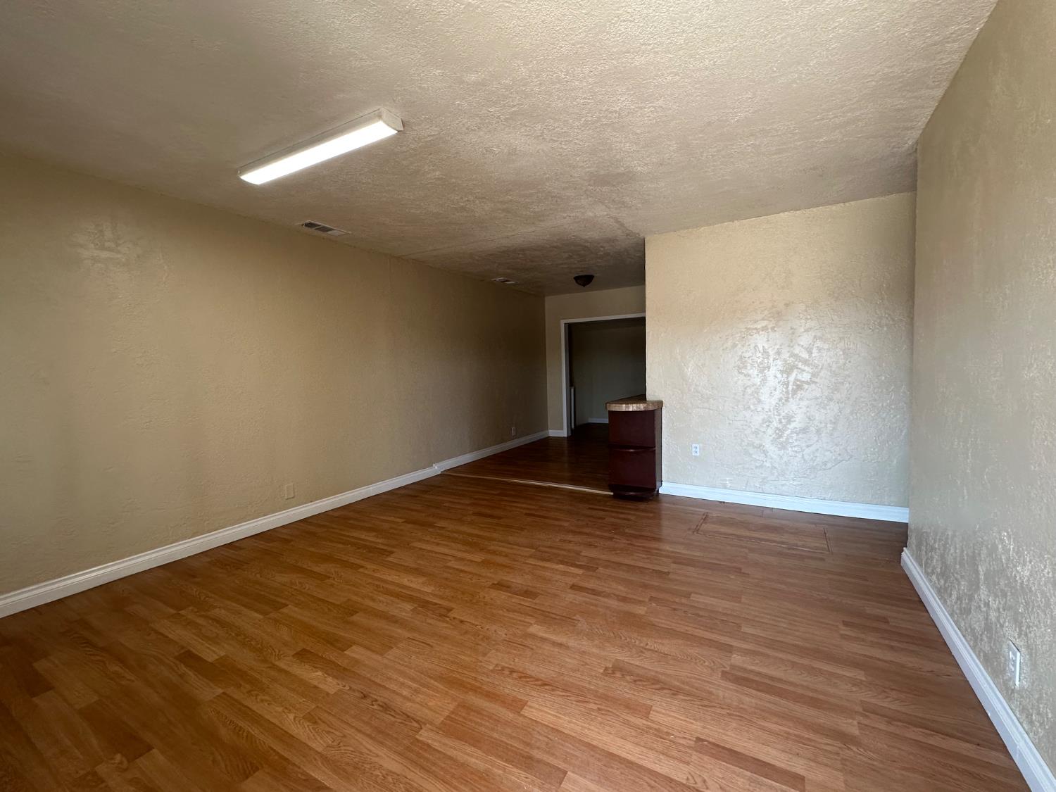 410 S Hughes Ave, Fresno, CA 93706