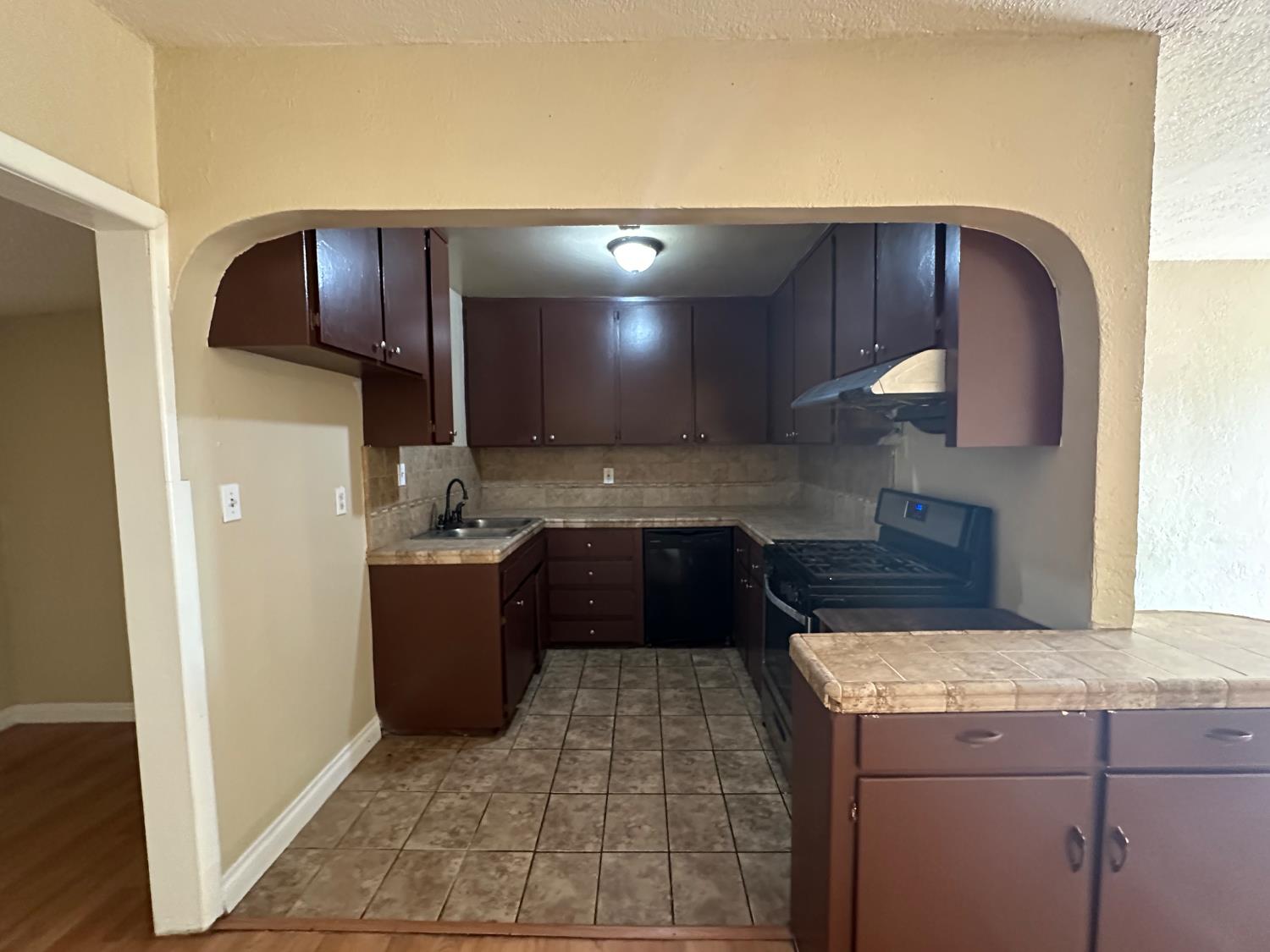 410 S Hughes Ave, Fresno, CA 93706