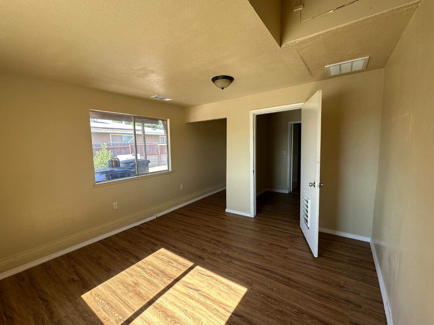 410 S Hughes Ave, Fresno, CA 93706