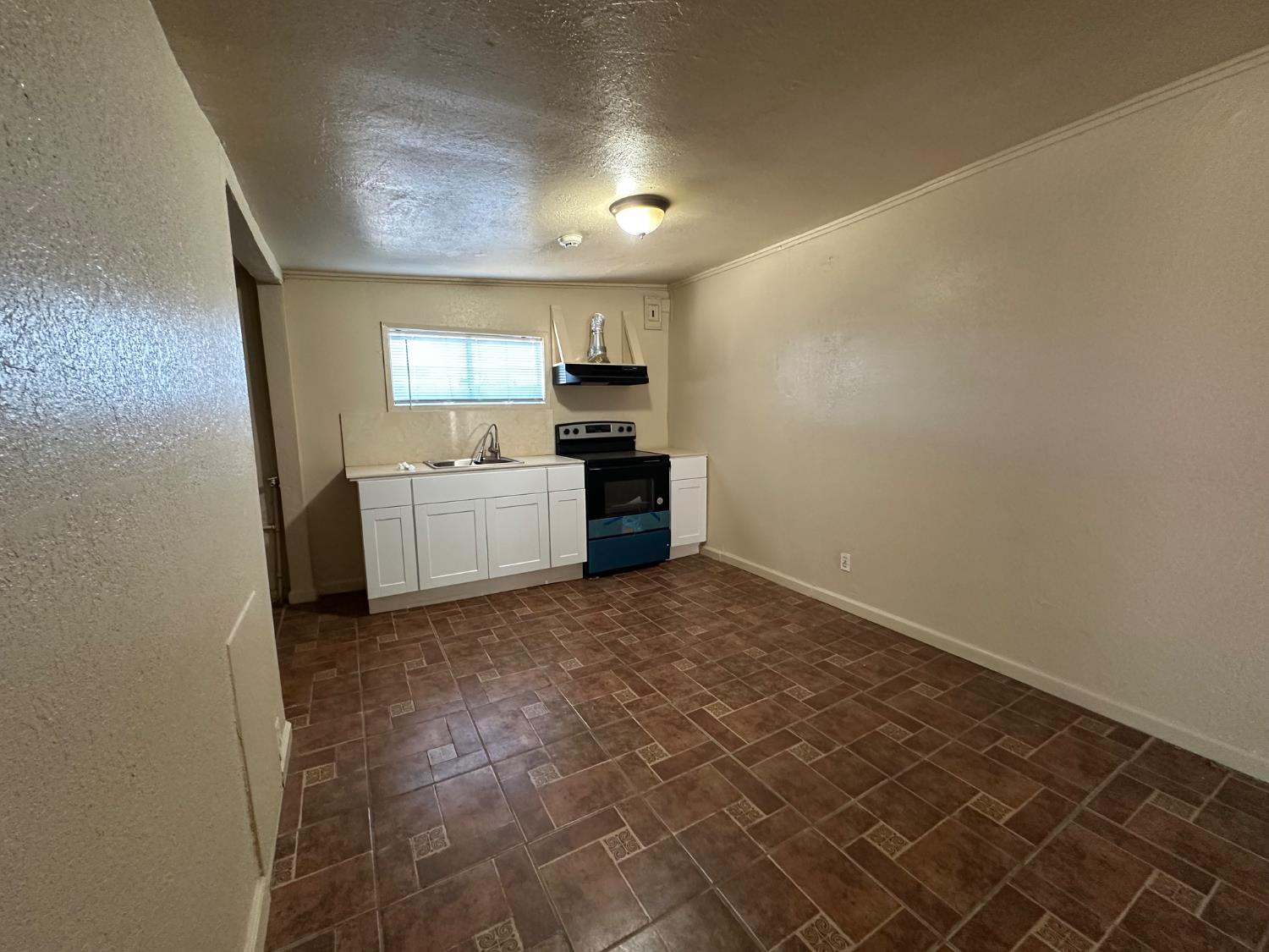 410 S Hughes Ave, Fresno, CA 93706