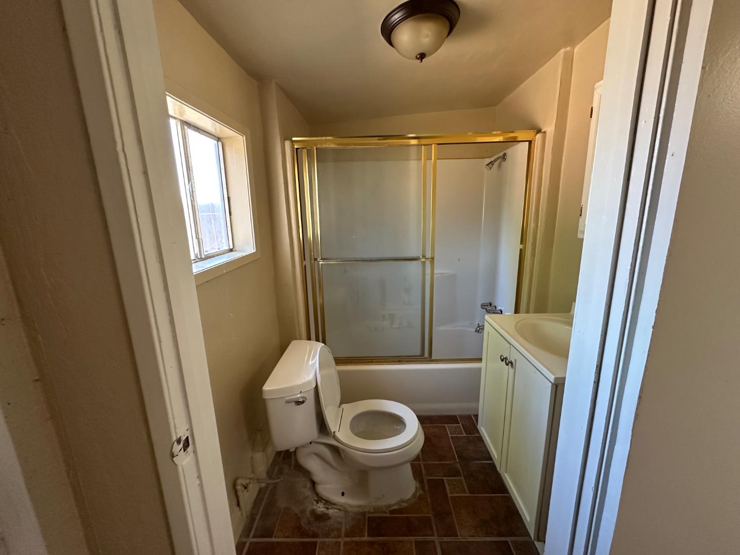 410 S Hughes Ave, Fresno, CA 93706
