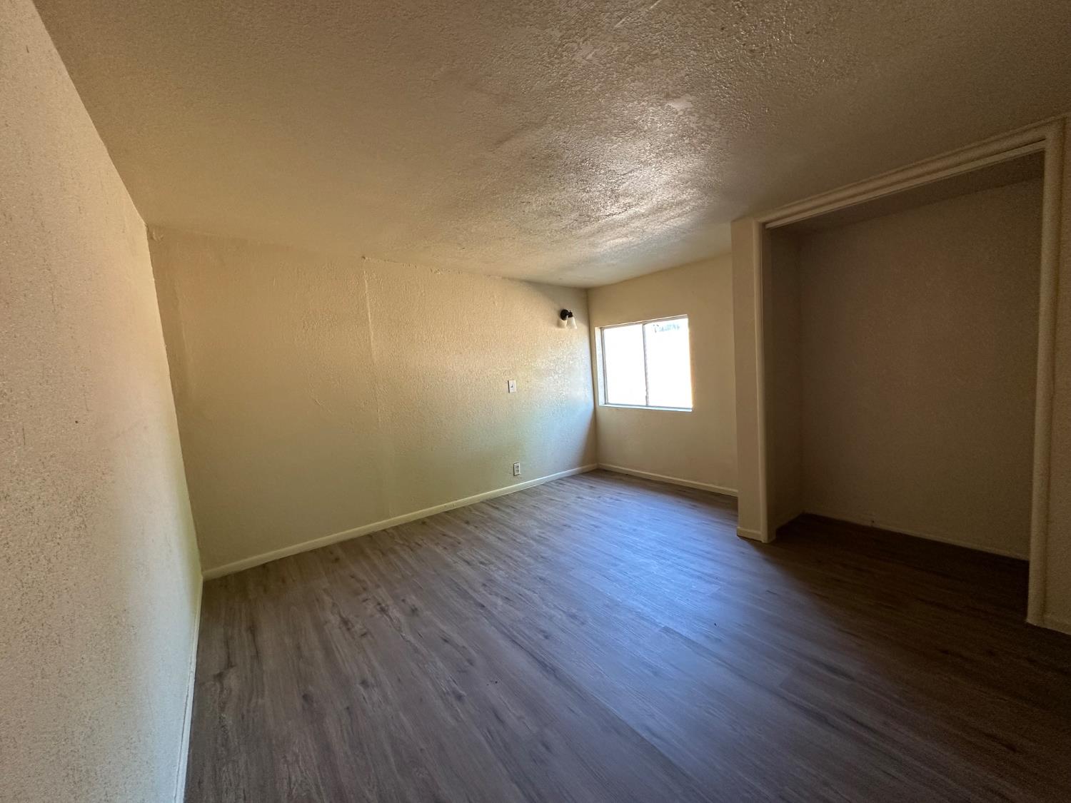 410 S Hughes Ave, Fresno, CA 93706