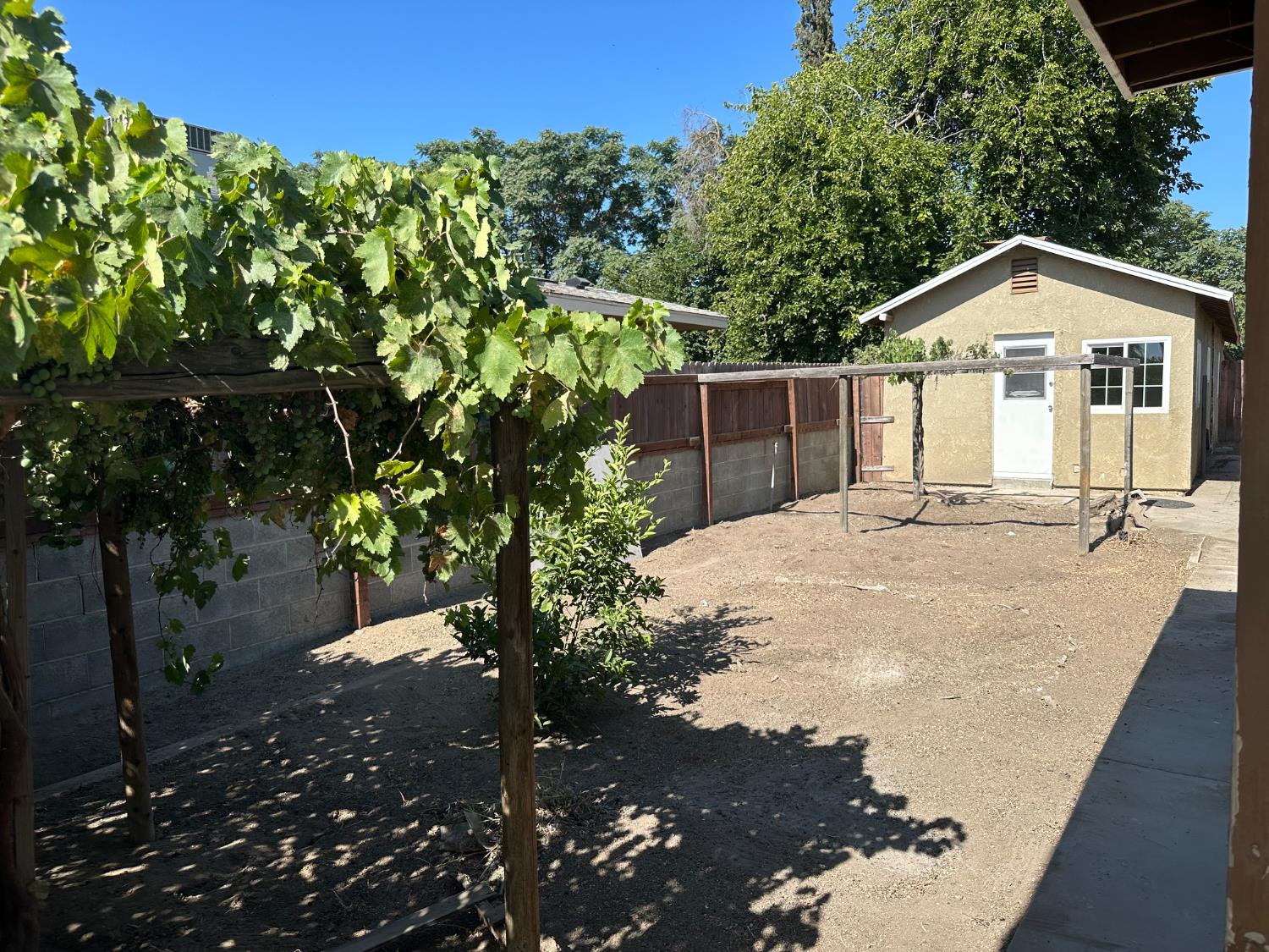 410 S Hughes Ave, Fresno, CA 93706