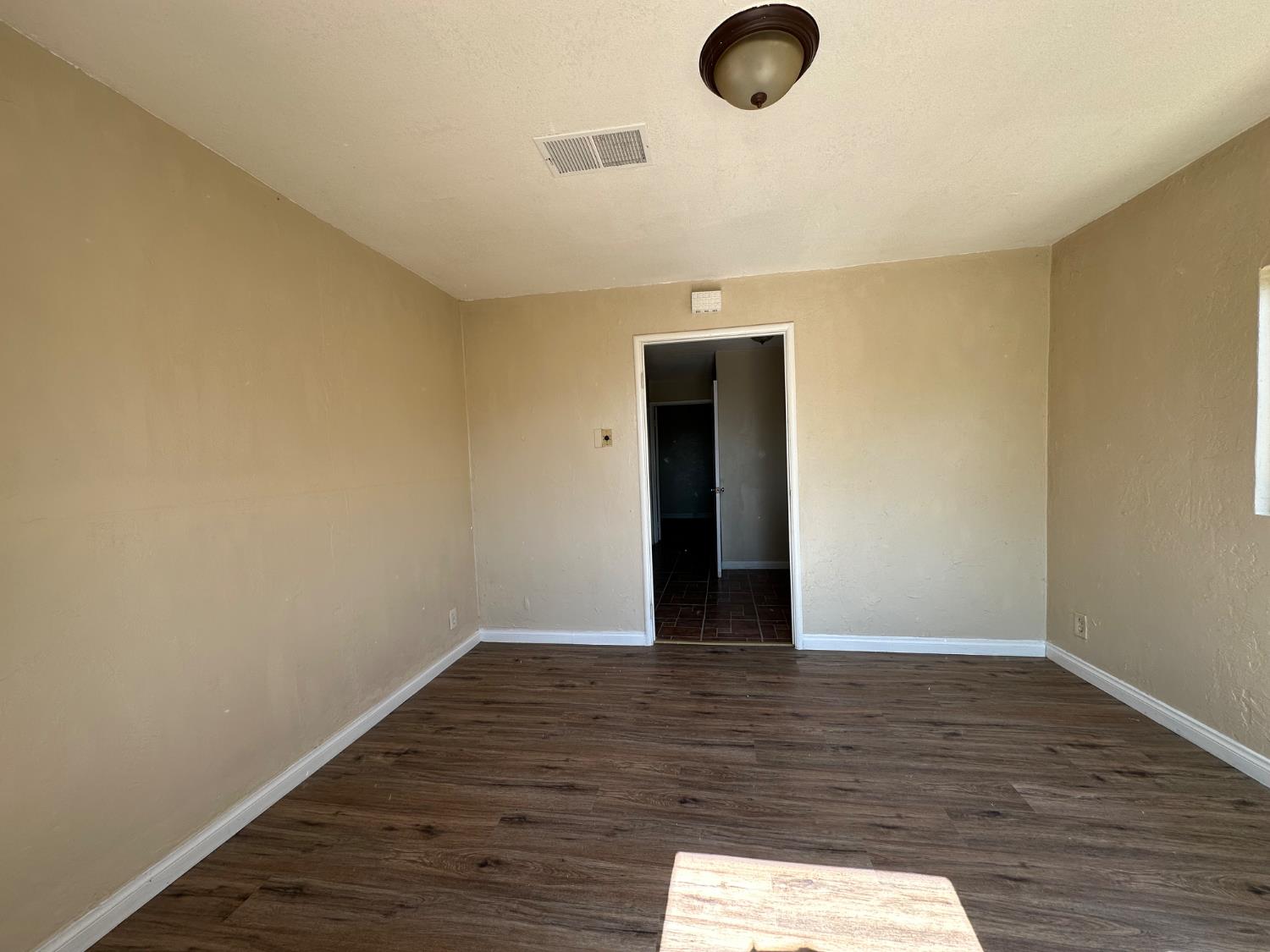 410 S Hughes Ave, Fresno, CA 93706