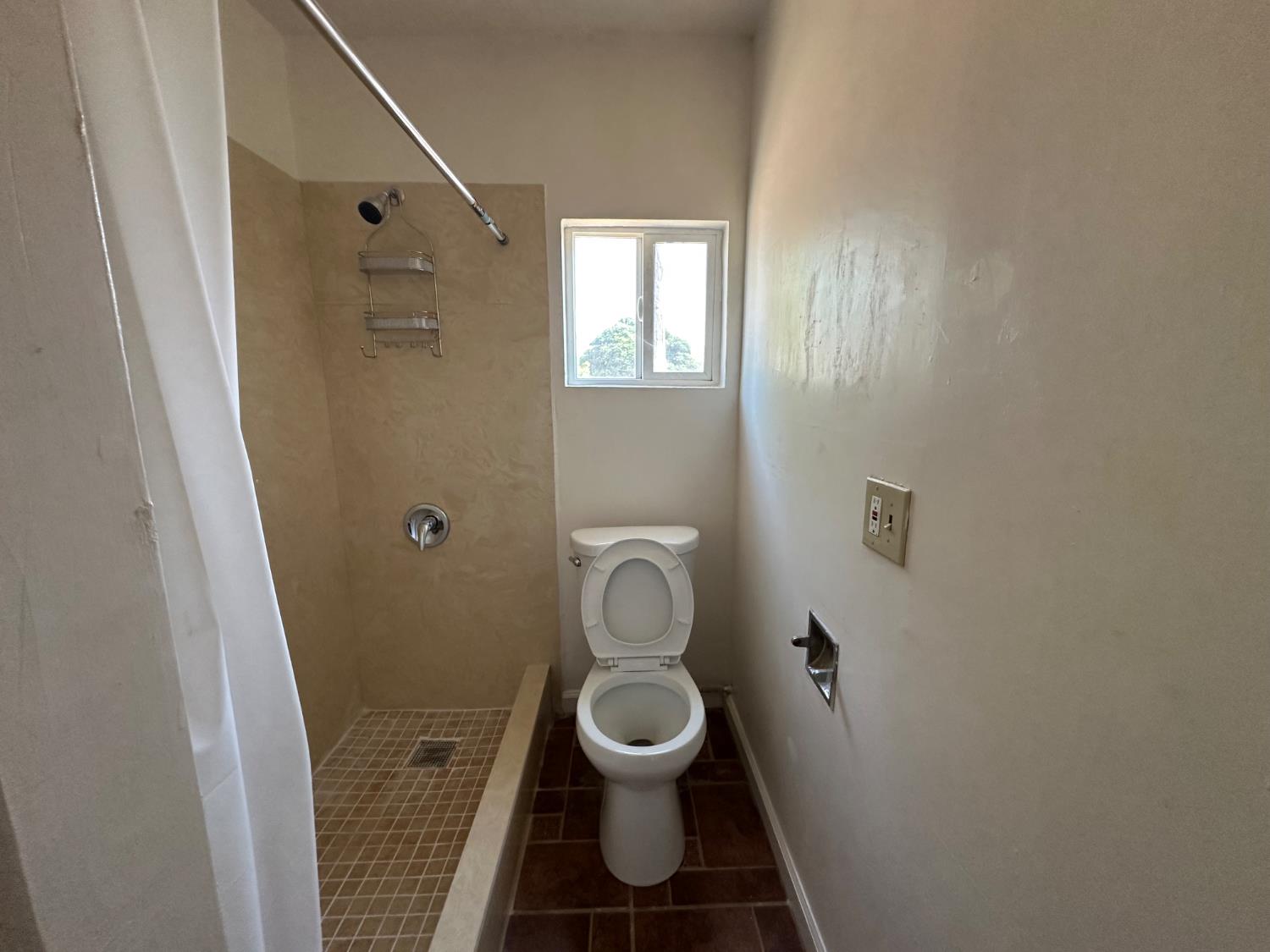 410 S Hughes Ave, Fresno, CA 93706