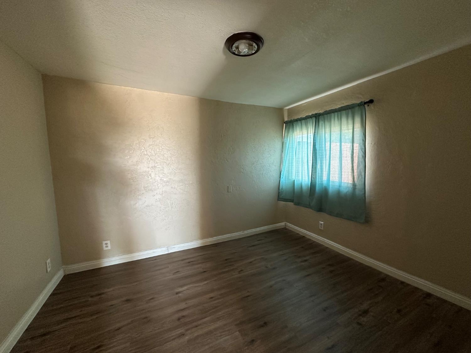 410 S Hughes Ave, Fresno, CA 93706