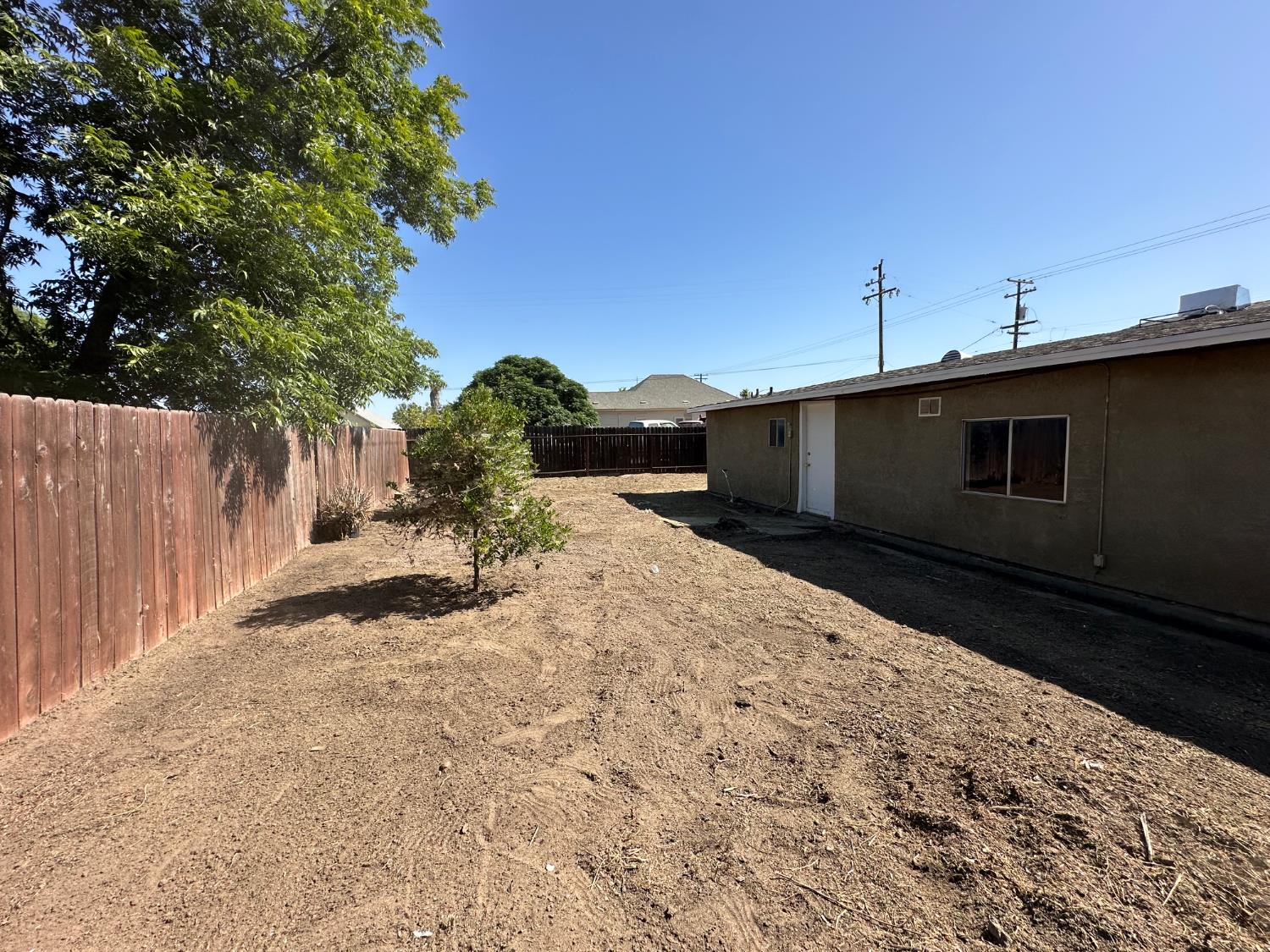 410 S Hughes Ave, Fresno, CA 93706